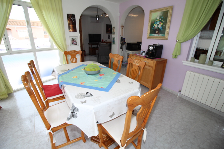 Chalet independiente con piscina privada en Las Filipinas, Villamartin