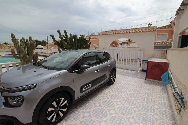 Chalet independiente con piscina privada en Las Filipinas, Villamartin