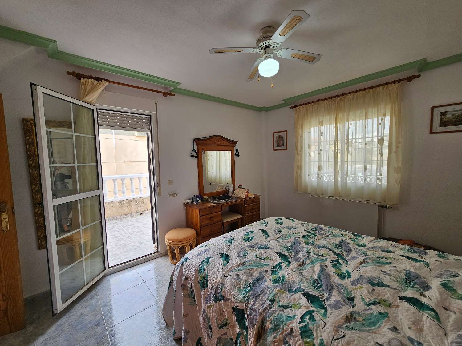 Villa de 4 dormitorios en venta en Villamartin
