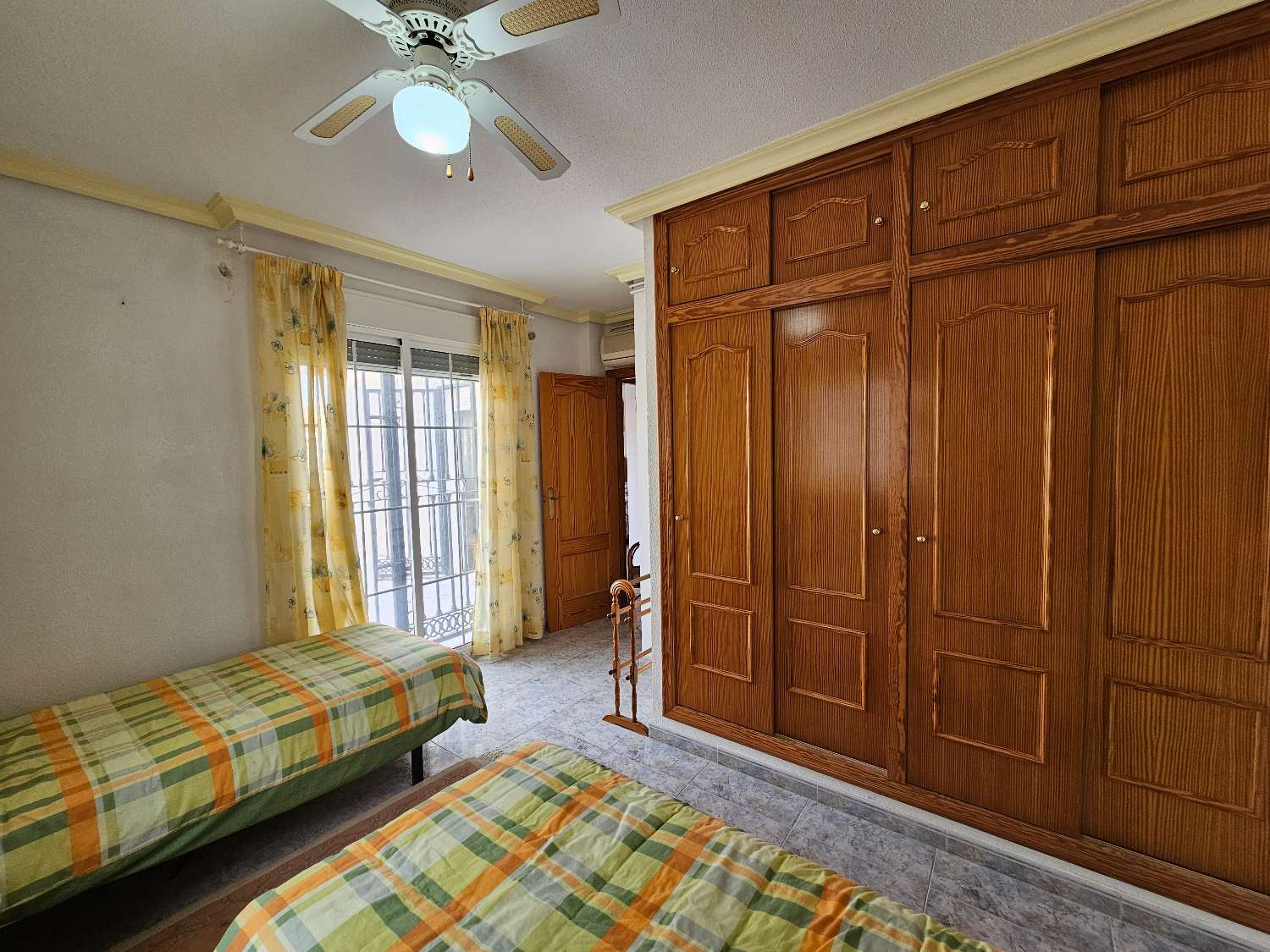 Villa de 4 dormitorios en venta en Villamartin