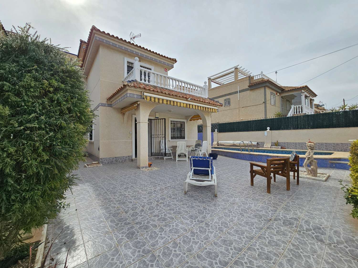 Villa de 4 dormitorios en venta en Villamartin