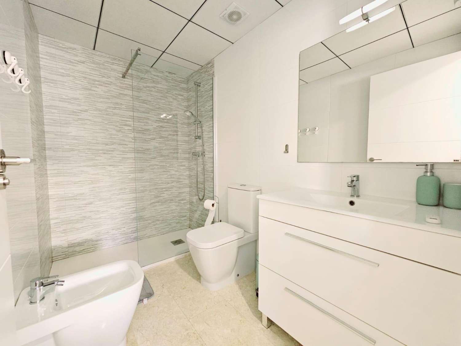 Apartamento moderno con terraza en Villamartín Orihuela Costa por solo 187.000 €