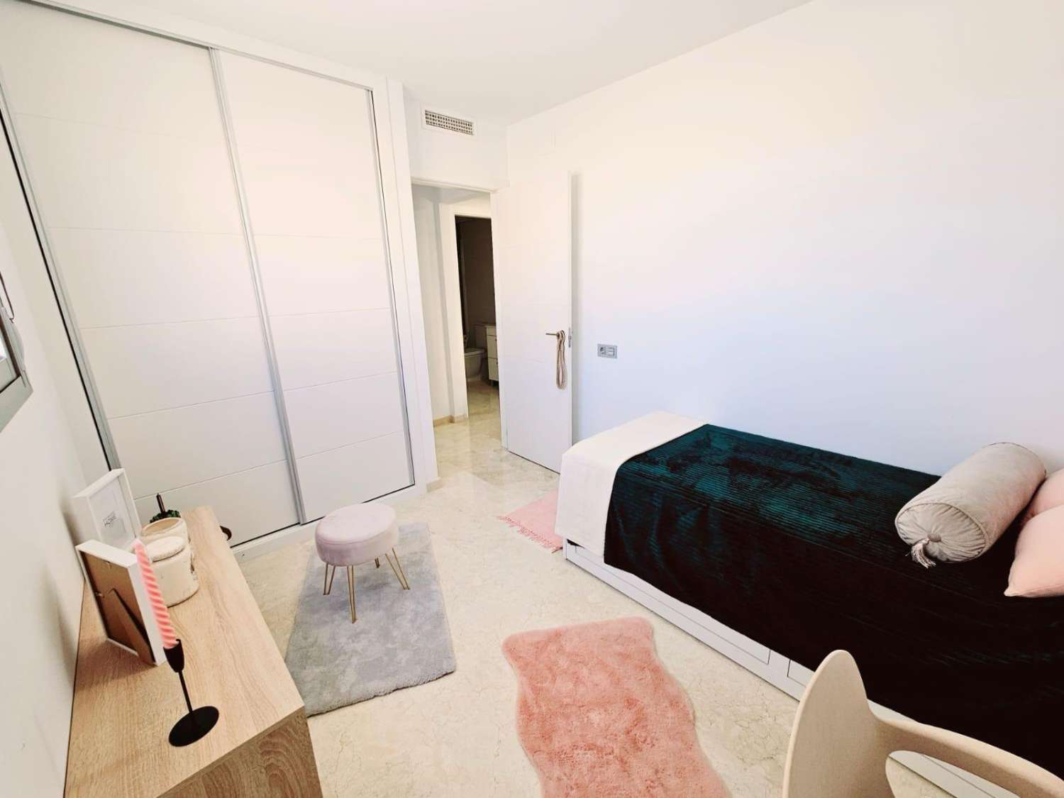 Apartamento moderno con terraza en Villamartín Orihuela Costa por solo 187.000 €