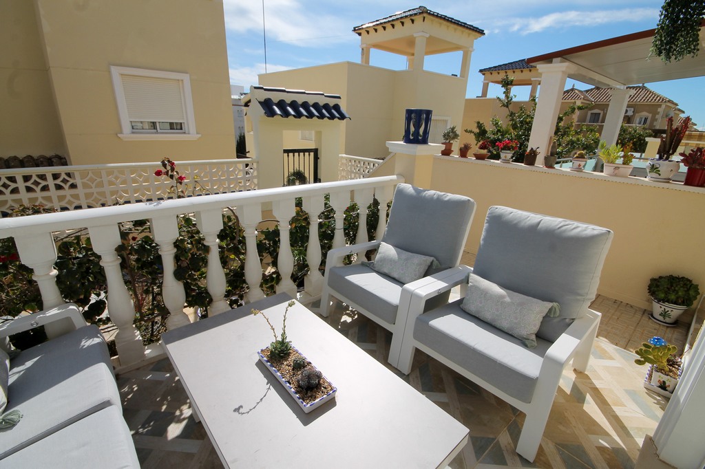 Fabuloso chalet adosado de 3 dormitorios con piscina