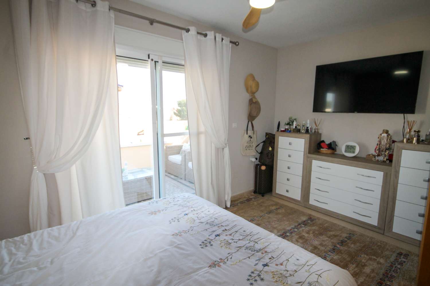 Fabuloso chalet adosado de 3 dormitorios con piscina