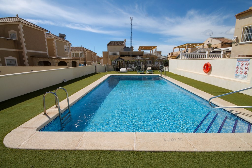 Fabuloso chalet adosado de 3 dormitorios con piscina