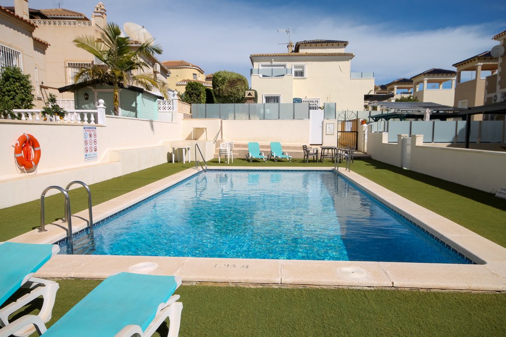 Fabuloso chalet adosado de 3 dormitorios con piscina