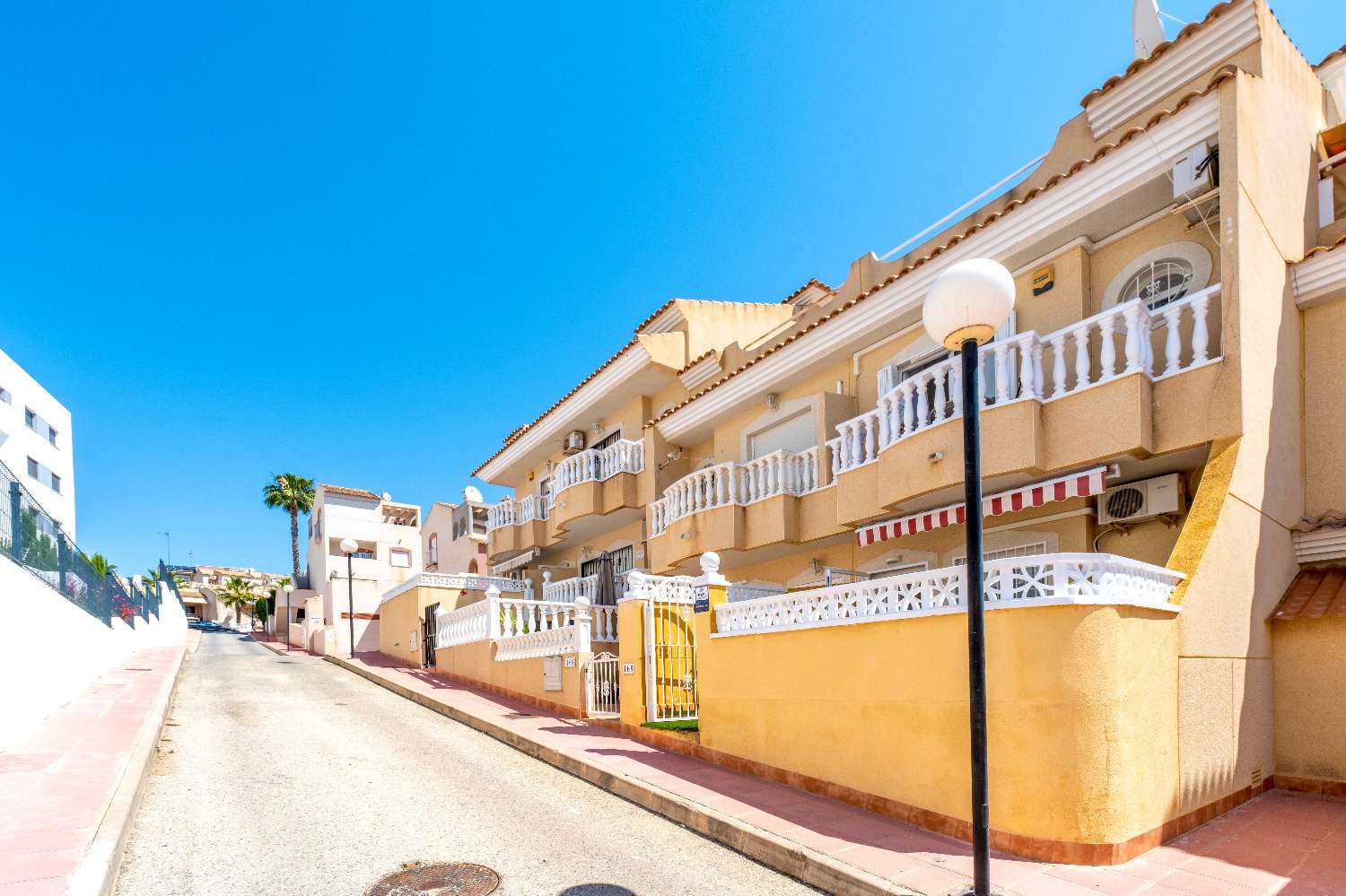 Adosado de 2 dormitorios en venta en Villamartin