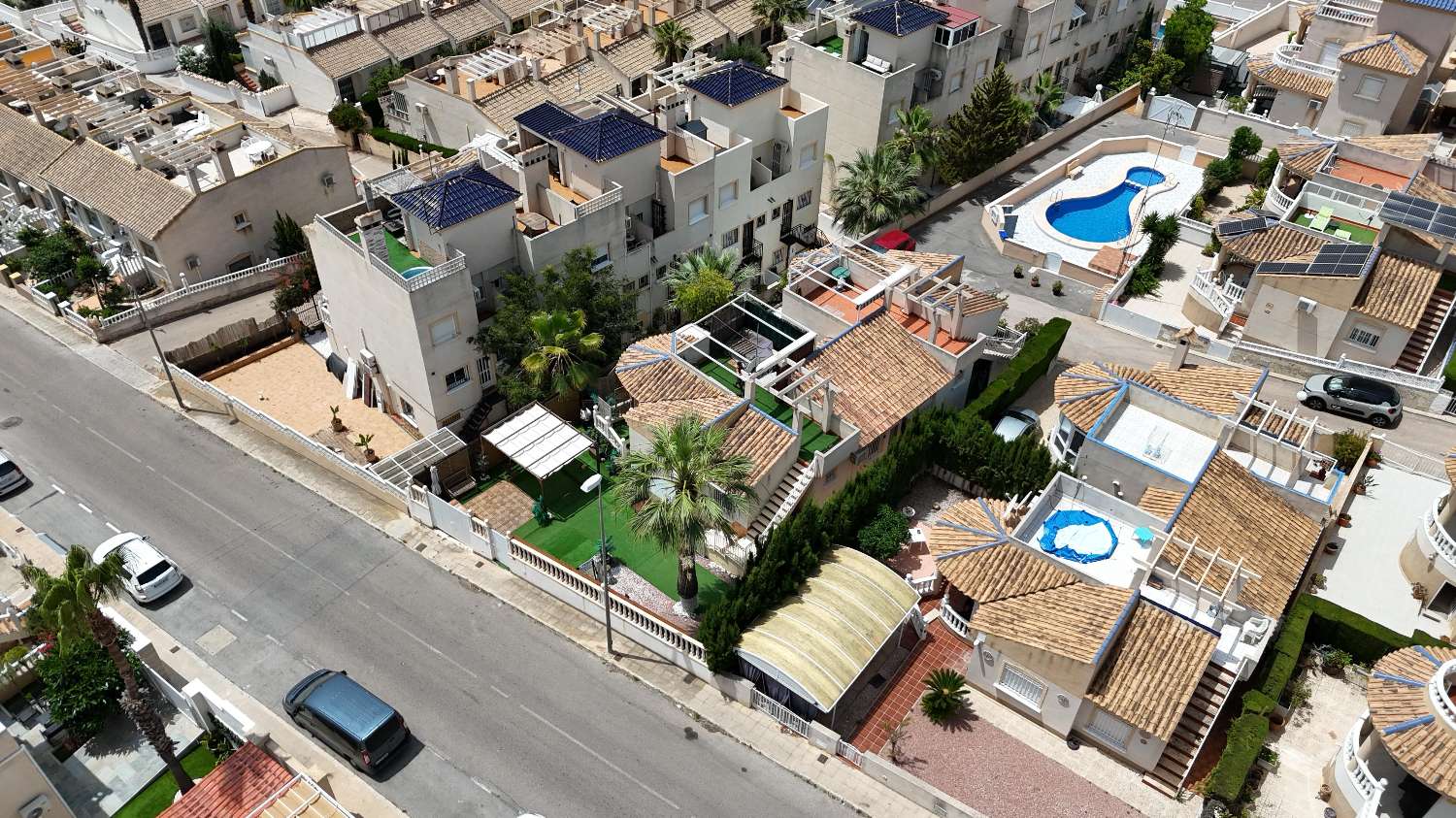 Villa de 2 dormitorios en venta en Villamartin
