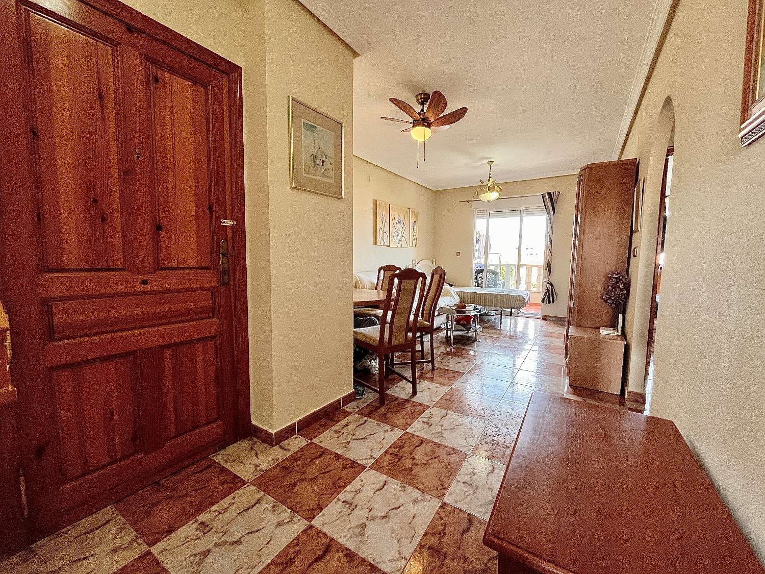 Apartamento de 2 dormitorios en venta en La Zenia
