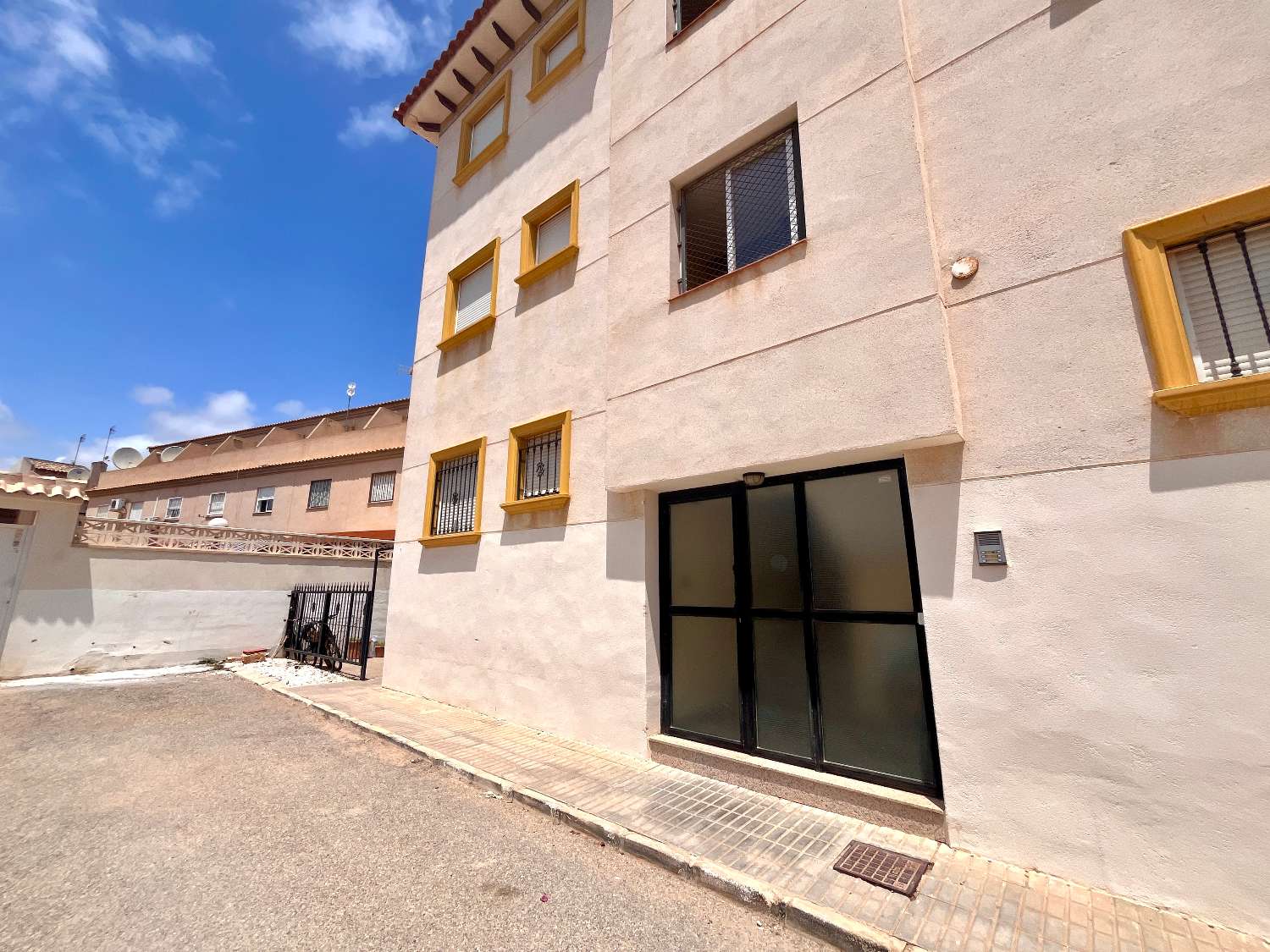 Apartamento de 2 dormitorios en venta en La Zenia