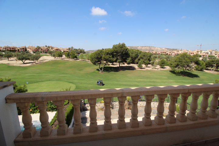 Espectacular Chalet Pareado en Primera Línea en La Finca Golf