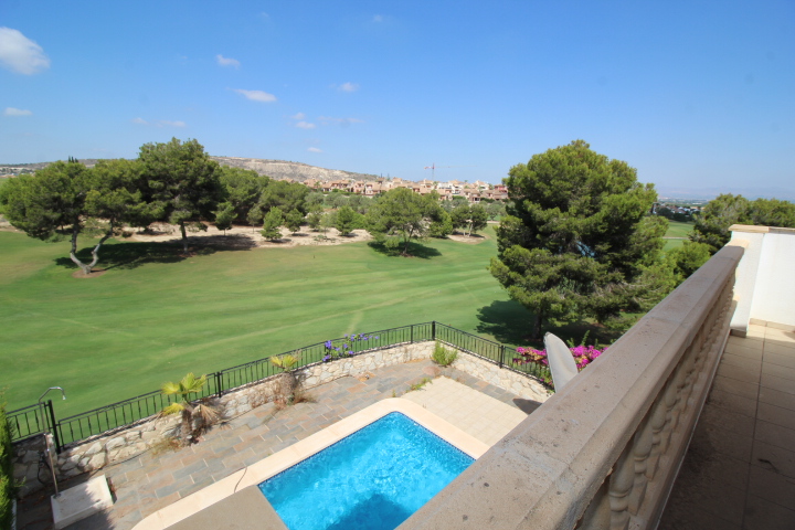 Espectacular Chalet Pareado en Primera Línea en La Finca Golf