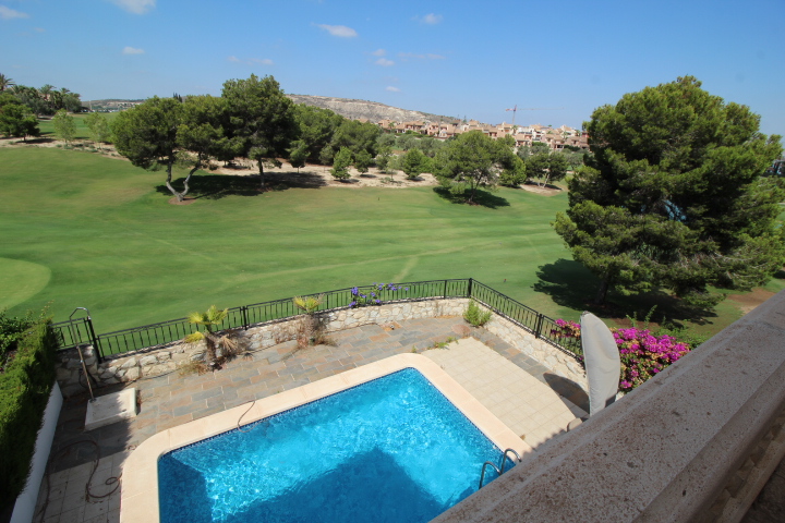 Espectacular Chalet Pareado en Primera Línea en La Finca Golf