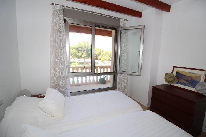 Espectacular Chalet Pareado en Primera Línea en La Finca Golf