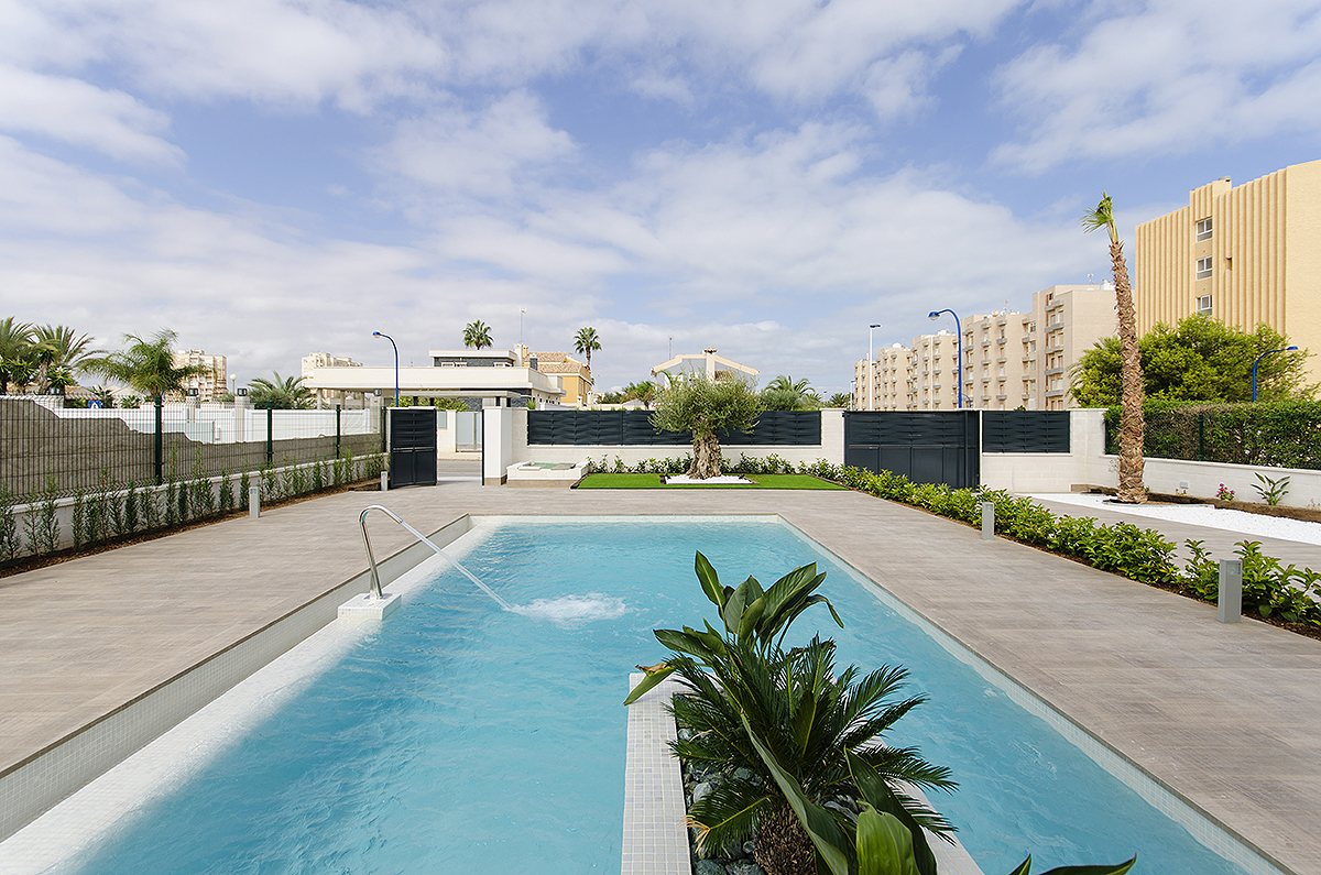 Villa de Lujo con 4 habitaciones y piscina privada en Dehesa de Campoamor (Orihuela Costa)
