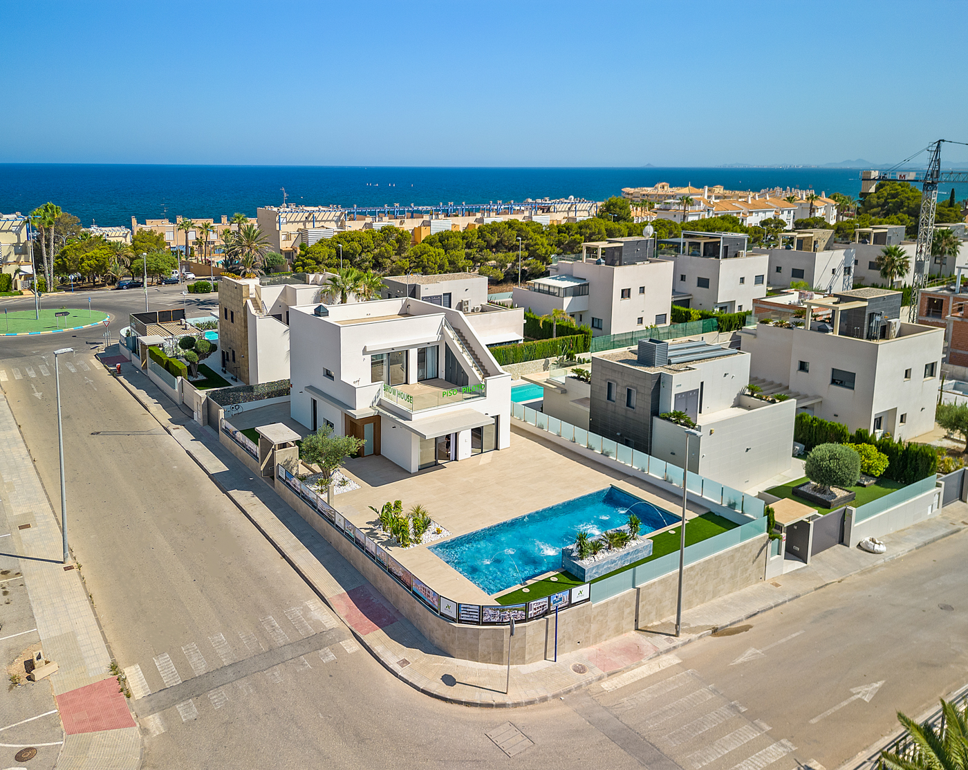 Luxury Villa with 3 bedrooms and private pool in Dehesa de Campoamor (Orihuela Costa)