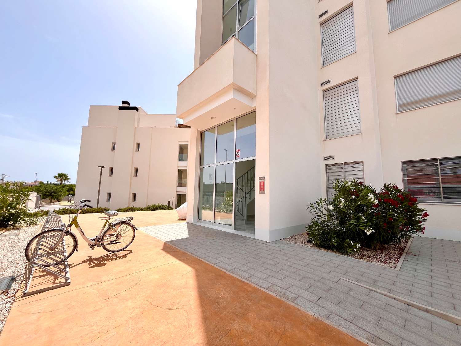 Ático de 2 dormitorios en venta en Villamartin