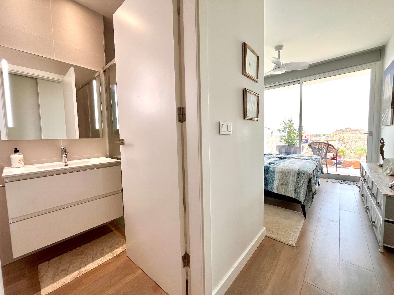 Ático de 2 dormitorios en venta en Villamartin