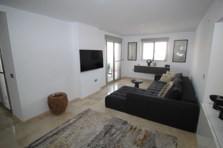Luxuswohnung in einer Wohnanlage in Villamartin – 2. Etage mit Aufzug