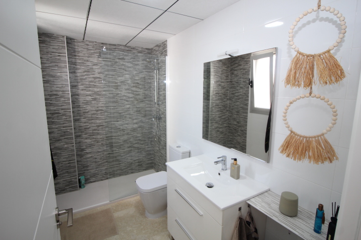 Luxuswohnung in einer Wohnanlage in Villamartin – 2. Etage mit Aufzug