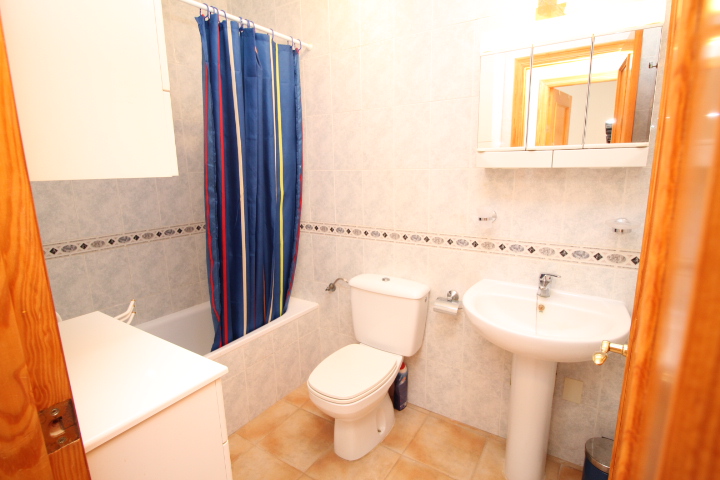 Encantador bungalow adosado de 2 habitaciones y 1 baño, con piscina comunitaria en Montegolf - Villamartin