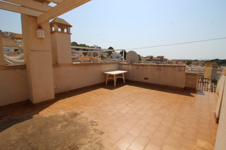 Encantador bungalow adosado de 2 habitaciones y 1 baño, con piscina comunitaria en Montegolf - Villamartin