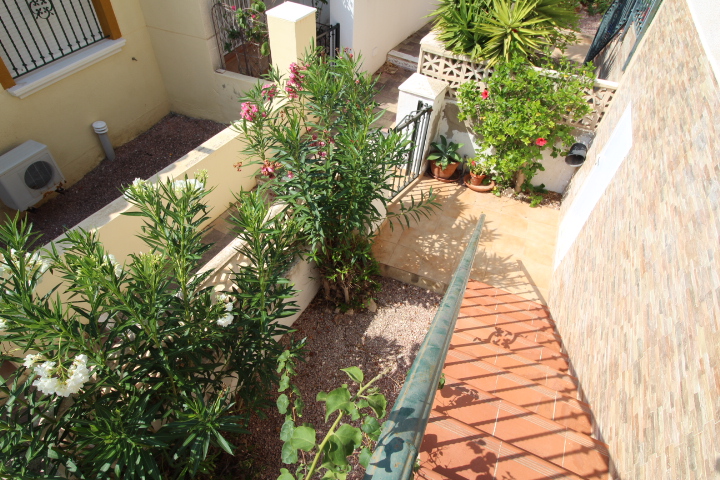 Encantador bungalow adosado de 2 habitaciones y 1 baño, con piscina comunitaria en Montegolf - Villamartin