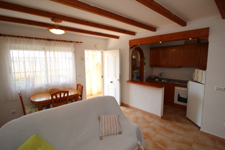 Encantador bungalow adosado de 2 habitaciones y 1 baño, con piscina comunitaria en Montegolf - Villamartin