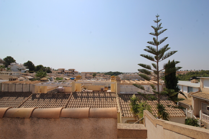 Encantador bungalow adosado de 2 habitaciones y 1 baño, con piscina comunitaria en Montegolf - Villamartin