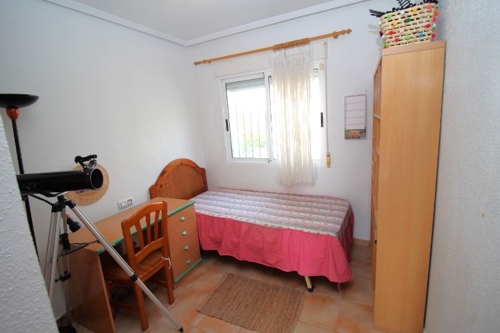 Encantador bungalow adosado de 2 habitaciones y 1 baño, con piscina comunitaria en Montegolf - Villamartin