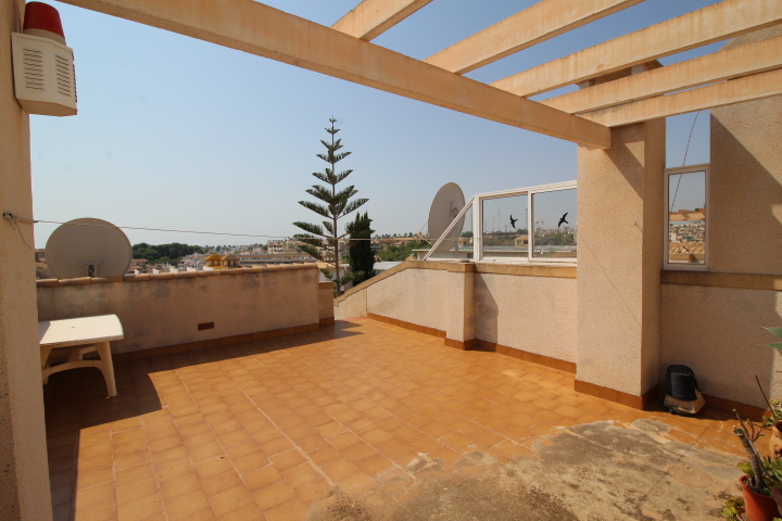 Encantador bungalow adosado de 2 habitaciones y 1 baño, con piscina comunitaria en Montegolf - Villamartin