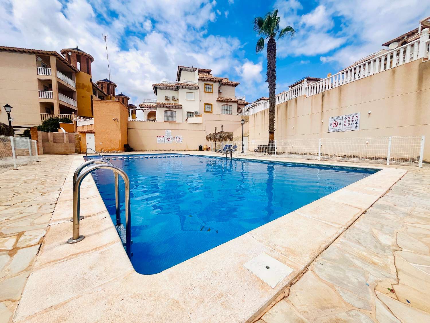 Apartamento bajo En Urb Playa Golf – Los Dolses