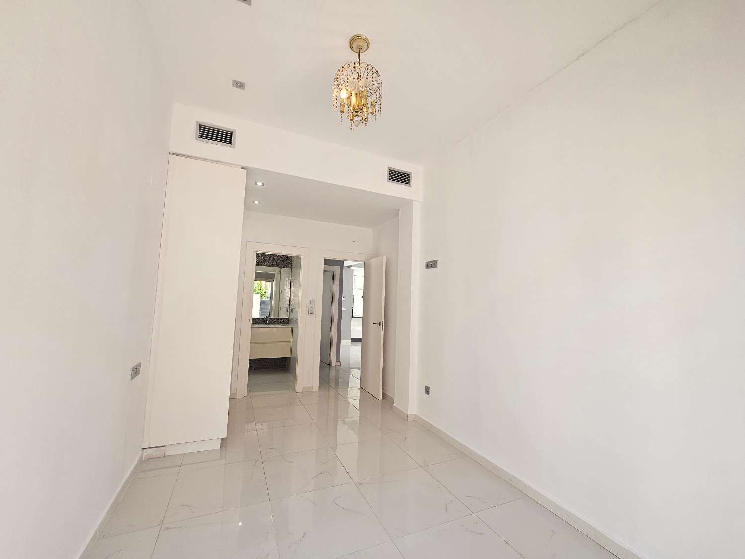 Villa te koop in Villamartín-Las Filipinas (Orihuela)