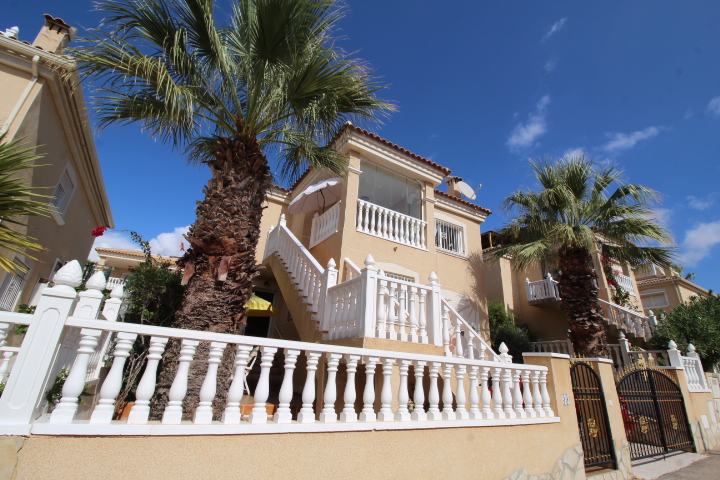Chalet independiente con 2 apartamentos independientes en Montegolf