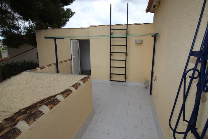 Chalet independiente en Las Filipinas Blue Lagoon con 5 habitaciones y 4 baños, apartamento separado y una piscina
