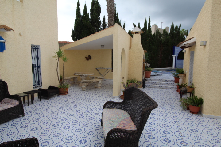 Chalet independiente en Las Filipinas Blue Lagoon con 5 habitaciones y 4 baños, apartamento separado y una piscina