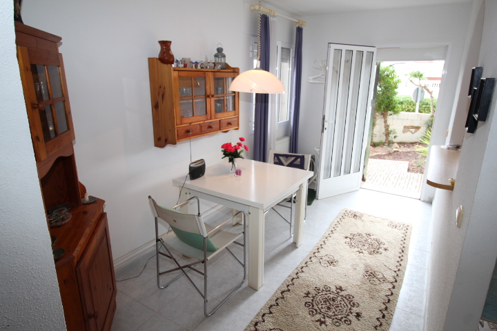 Chalet independiente en Las Filipinas Blue Lagoon con 5 habitaciones y 4 baños, apartamento separado y una piscina