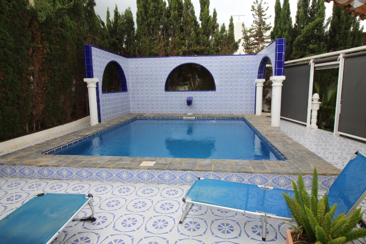 Chalet independiente en Las Filipinas Blue Lagoon con 5 habitaciones y 4 baños, apartamento separado y una piscina