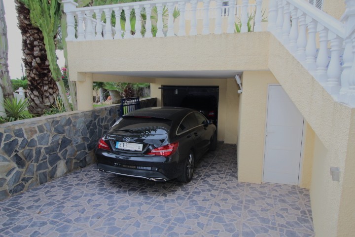 Chalet independiente en Las Filipinas Blue Lagoon con 5 habitaciones y 4 baños, apartamento separado y una piscina