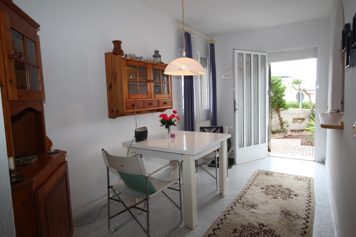 Chalet independiente en Las Filipinas Blue Lagoon con 5 habitaciones y 4 baños, apartamento separado y una piscina