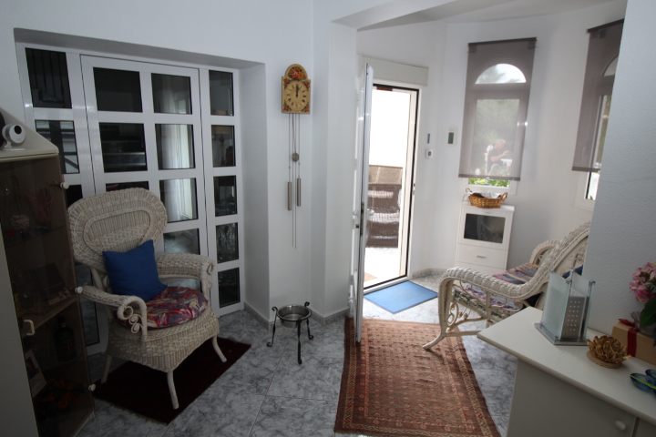Chalet independiente en Las Filipinas Blue Lagoon con 5 habitaciones y 4 baños, apartamento separado y una piscina