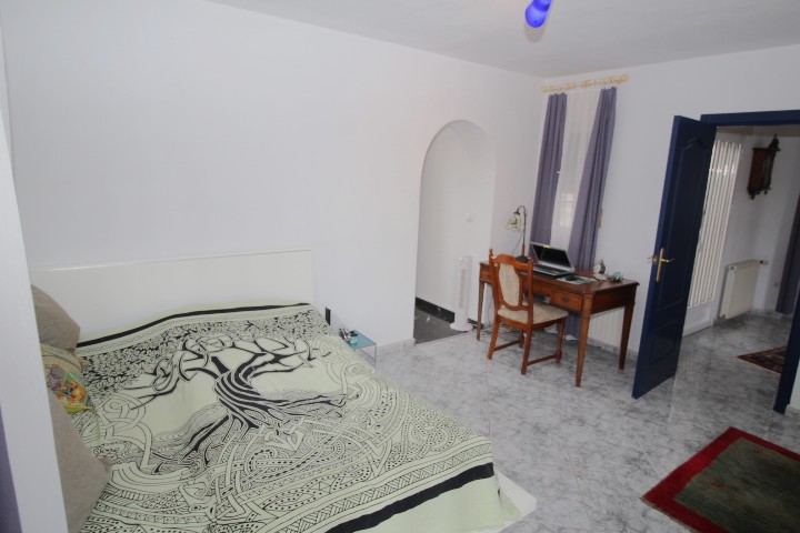 Chalet independiente en Las Filipinas Blue Lagoon con 5 habitaciones y 4 baños, apartamento separado y una piscina