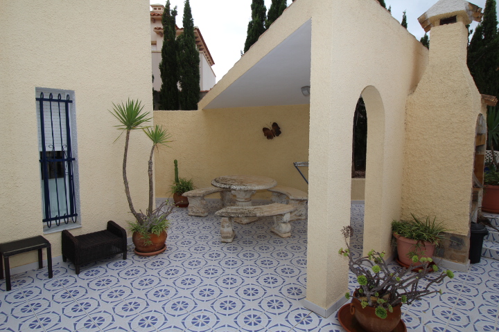 Chalet independiente en Las Filipinas Blue Lagoon con 5 habitaciones y 4 baños, apartamento separado y una piscina