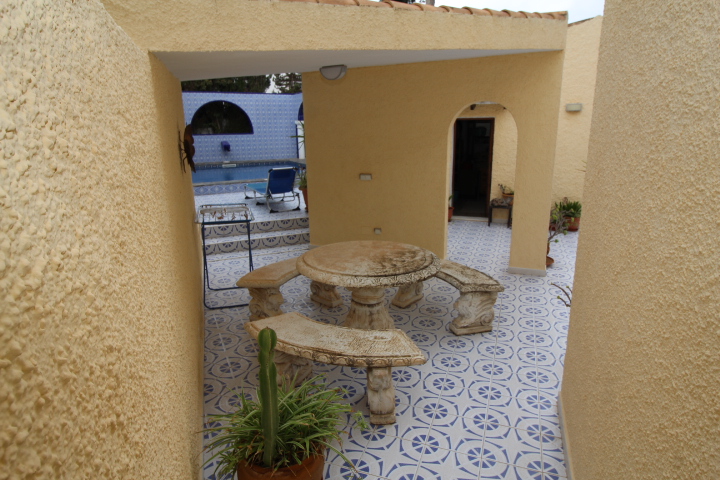 Chalet independiente en Las Filipinas Blue Lagoon con 5 habitaciones y 4 baños, apartamento separado y una piscina