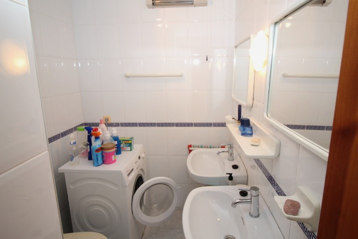 Chalet independiente en Las Filipinas Blue Lagoon con 5 habitaciones y 4 baños, apartamento separado y una piscina