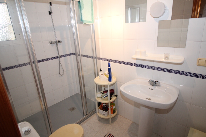 Chalet independiente en Las Filipinas Blue Lagoon con 5 habitaciones y 4 baños, apartamento separado y una piscina