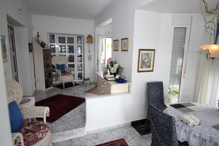 Chalet independiente en Las Filipinas Blue Lagoon con 5 habitaciones y 4 baños, apartamento separado y una piscina