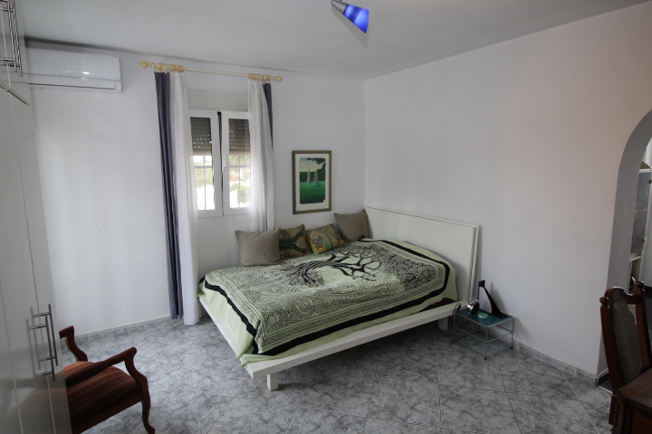 Chalet independiente en Las Filipinas Blue Lagoon con 5 habitaciones y 4 baños, apartamento separado y una piscina