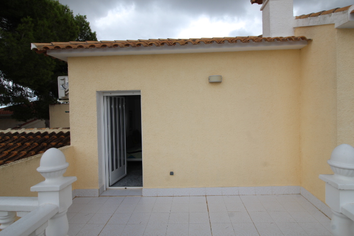 Chalet independiente en Las Filipinas Blue Lagoon con 5 habitaciones y 4 baños, apartamento separado y una piscina